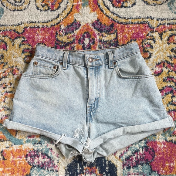 SOLD Vintage Levi’s 550 high-waisted shorts - Picture 4 of 5